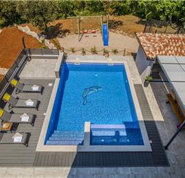 5 bedroom villa with pool near Labin, sleeps 9