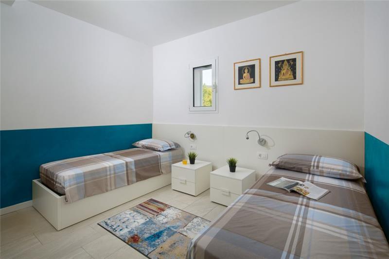 Sea-view villa in Labin, photograph 7