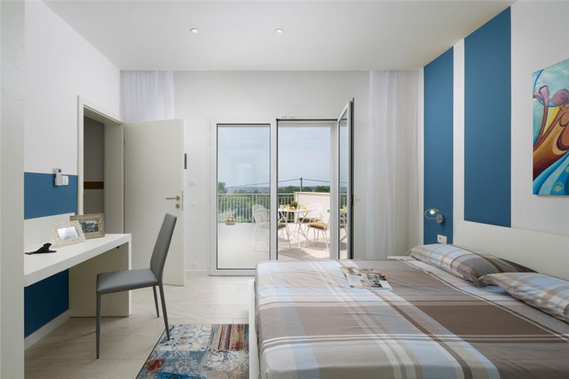Sea-view villa in Labin, photograph 8