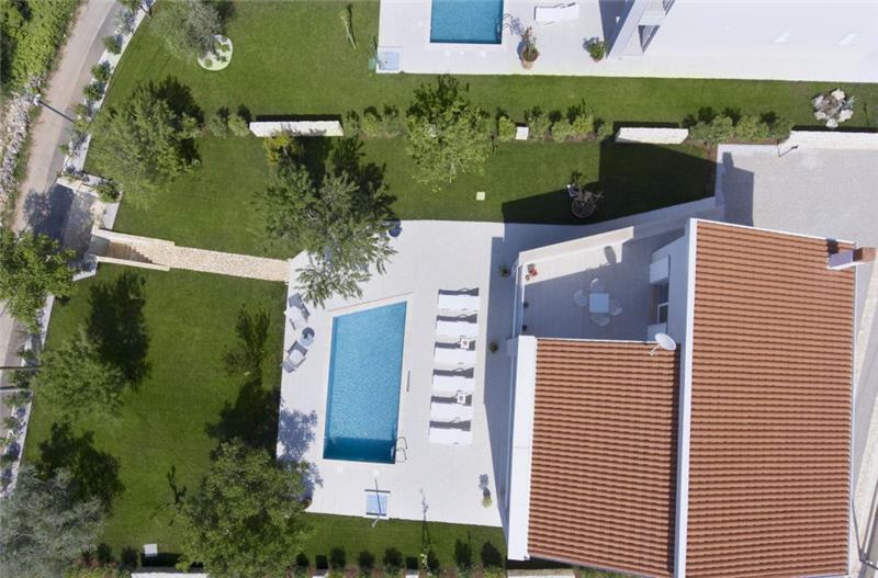 4 bedroom villa with pool near Labin, sleeps 8-9