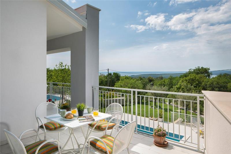 Sea-view villa in Labin, photograph 3