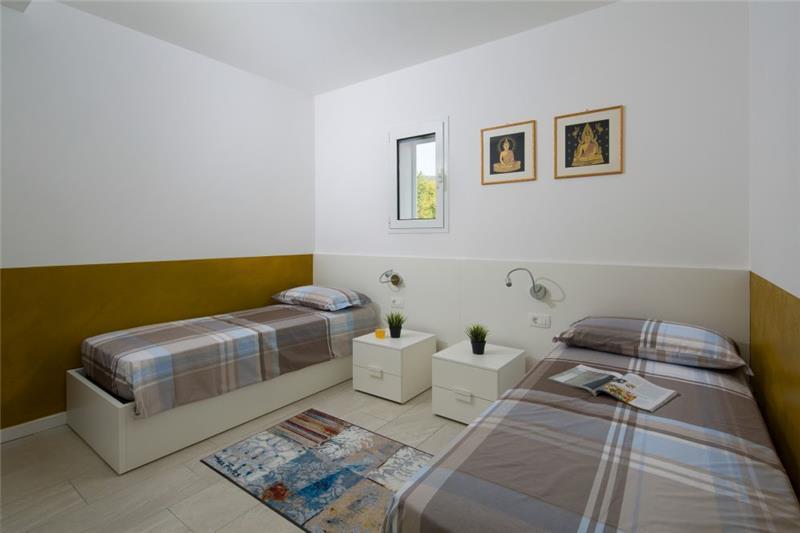 Sea-view villa in Labin, photograph 12