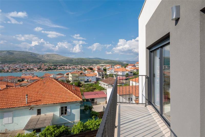 Sea-view villa in Ciovo, photograph 4