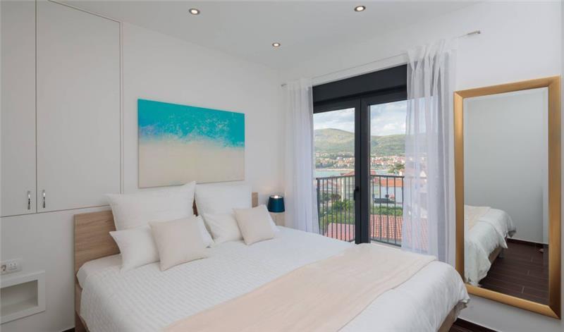 Sea-view villa in Ciovo, photograph 17