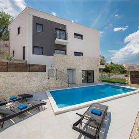 4 Bedroom Villa with Pool on Ciovo Island near Trogir, sleeps 8-10