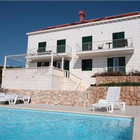 9 Bedroom Villa with Pool and Sea Views in Cavtat, sleeps 18