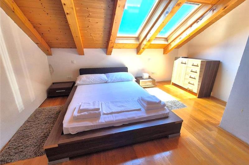 9 Bedroom Villa with Pool and Sea Views in Cavtat, sleeps 18