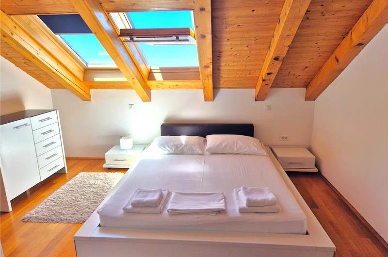 9 Bedroom Villa with Pool and Sea Views in Cavtat, sleeps 18