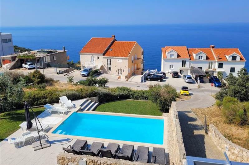 9 Bedroom Villa with Pool and Sea Views in Cavtat, sleeps 18