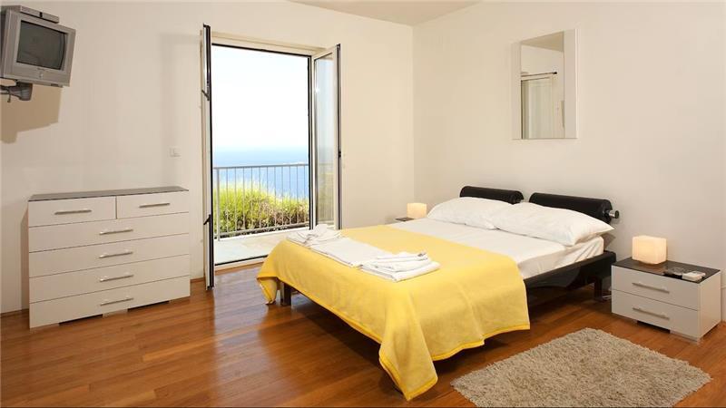 9 Bedroom Villa with Pool and Sea Views in Cavtat, sleeps 18