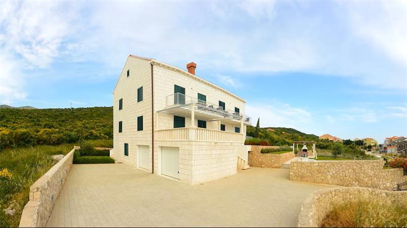 9 Bedroom Villa with Pool and Sea Views in Cavtat, sleeps 18