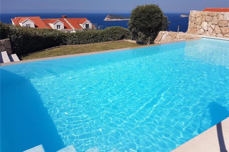 9 Bedroom Villa with Pool and Sea Views in Cavtat, sleeps 18