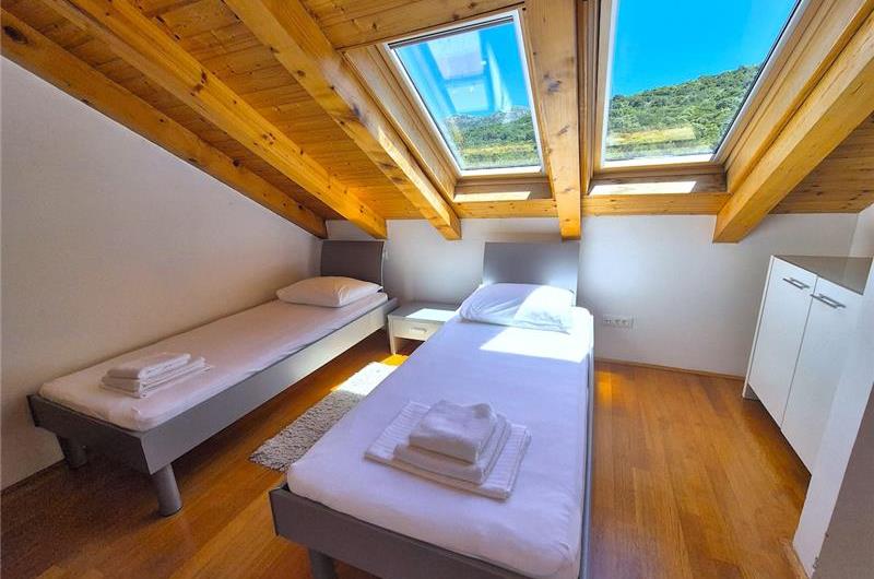 9 Bedroom Villa with Pool and Sea Views in Cavtat, sleeps 18