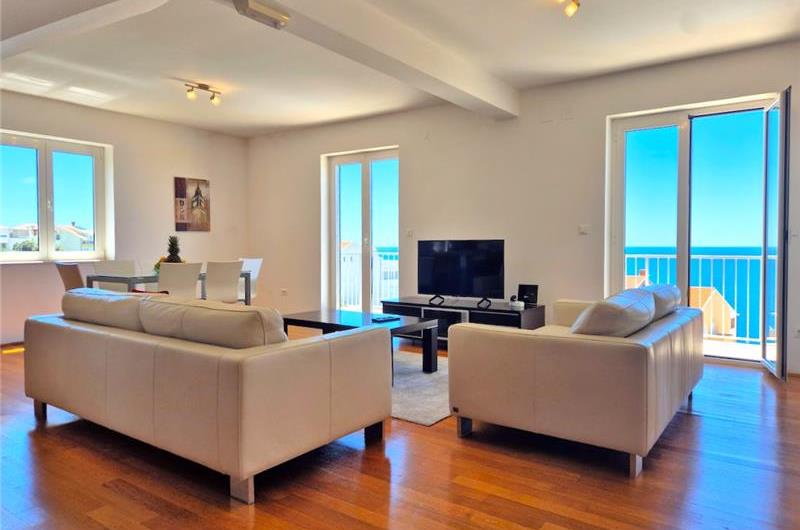 9 Bedroom Villa with Pool and Sea Views in Cavtat, sleeps 18