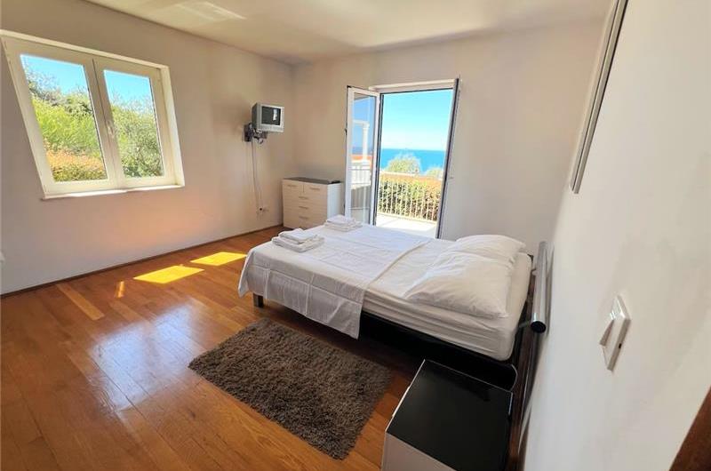 9 Bedroom Villa with Pool and Sea Views in Cavtat, sleeps 18