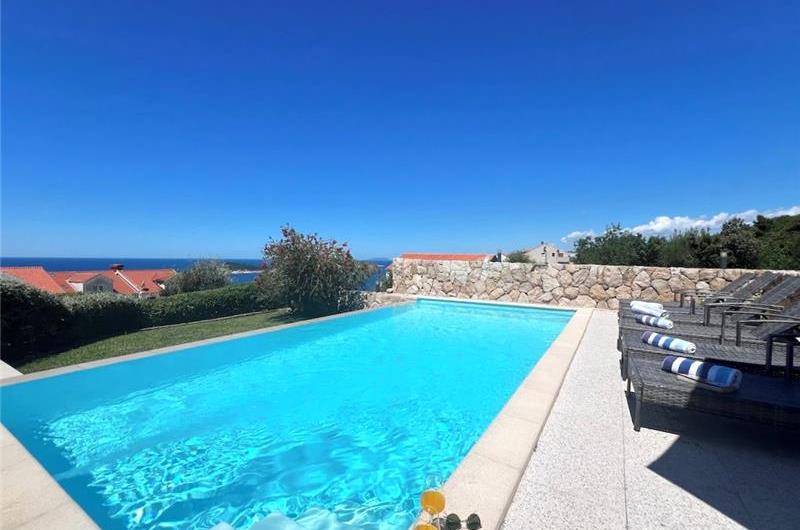 9 Bedroom Villa with Pool and Sea Views in Cavtat, sleeps 18