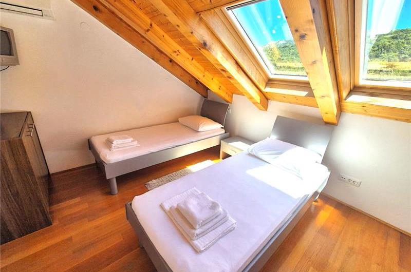 9 Bedroom Villa with Pool and Sea Views in Cavtat, sleeps 18