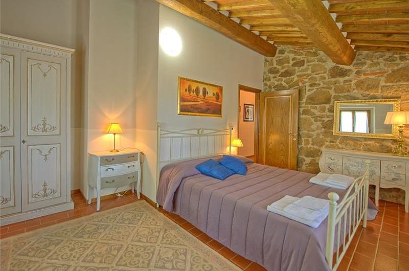 7 Bedroom Villa with Pool near Loro Ciuffenna in Tuscany, Sleeps 14