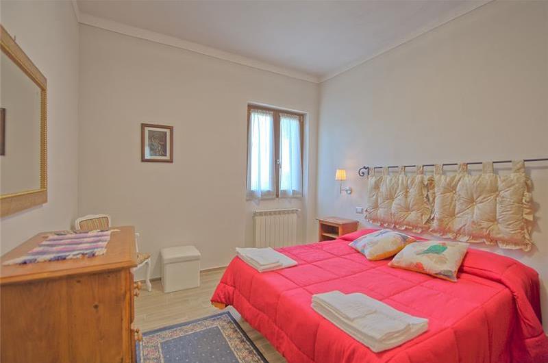 7 Bedroom Villa with Pool near Loro Ciuffenna in Tuscany, Sleeps 14