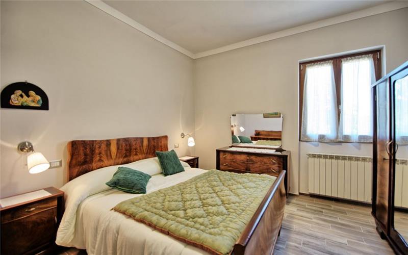 7 Bedroom Villa with Pool near Loro Ciuffenna in Tuscany, Sleeps 14