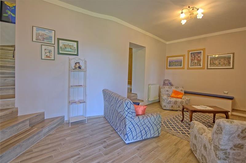 7 Bedroom Villa with Pool near Loro Ciuffenna in Tuscany, Sleeps 14