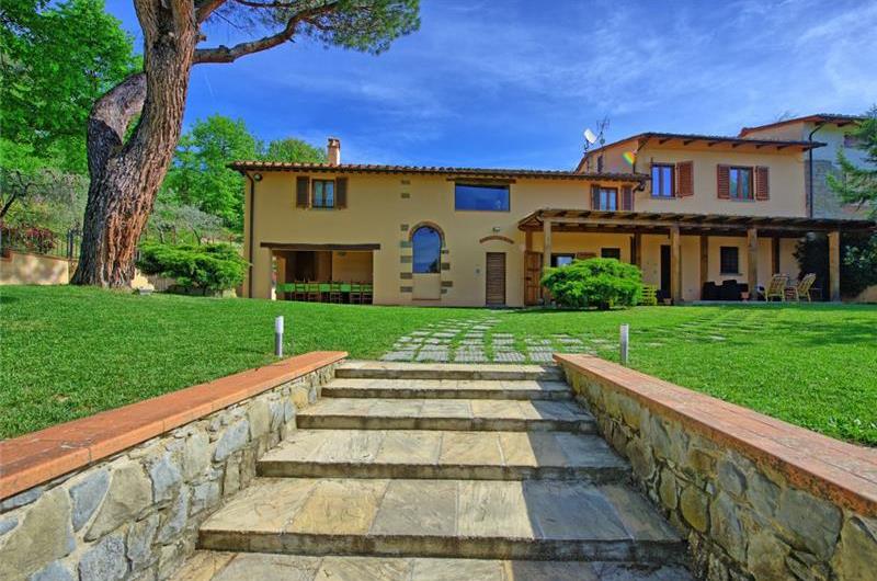7 Bedroom Villa with Pool near Loro Ciuffenna in Tuscany, Sleeps 14