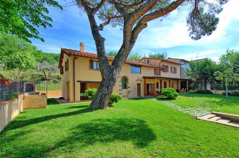 7 Bedroom Villa with Pool near Loro Ciuffenna in Tuscany, Sleeps 14
