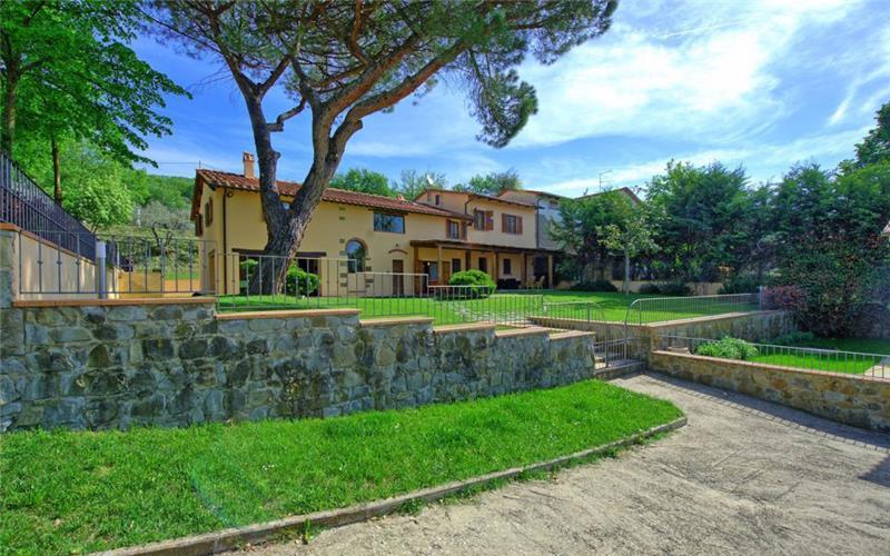 7 Bedroom Villa with Pool near Loro Ciuffenna in Tuscany, Sleeps 14