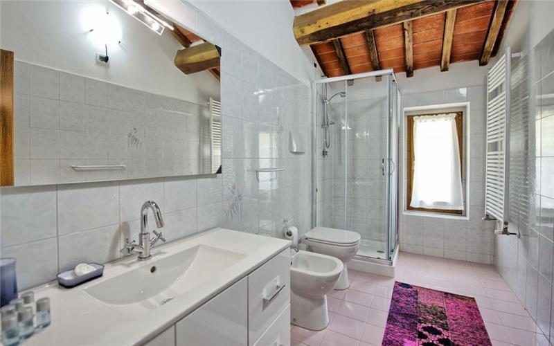 7 Bedroom Villa with Pool near Loro Ciuffenna in Tuscany, Sleeps 14