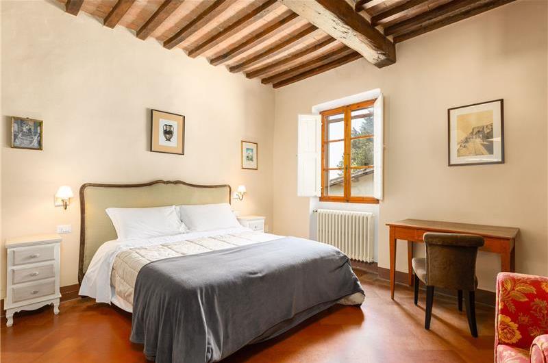 8 Bedroom Villa with Pool near Certaldo, Tuscany, Sleeps 14 - 15