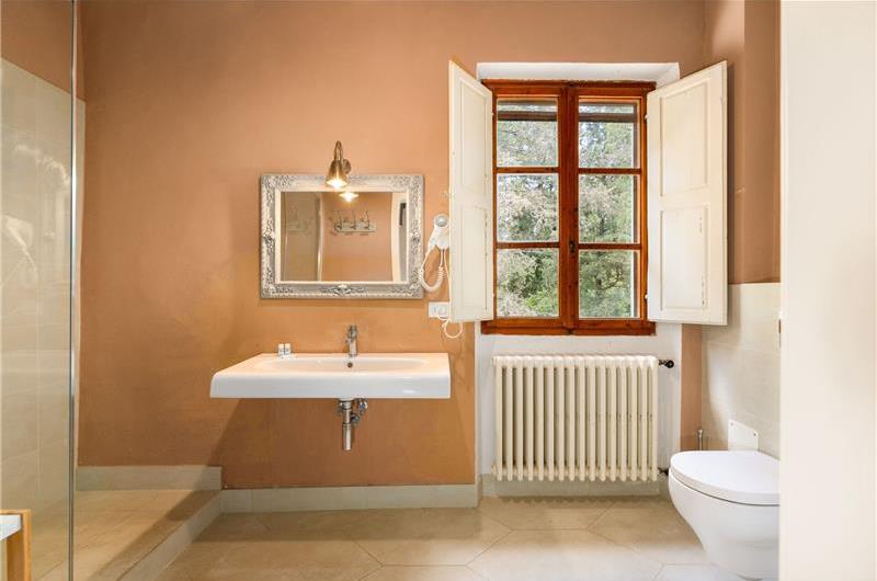 8 Bedroom Villa with Pool near Certaldo, Tuscany, Sleeps 14 - 15