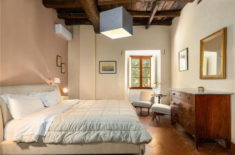 8 Bedroom Villa with Pool near Certaldo, Tuscany, Sleeps 14 - 15