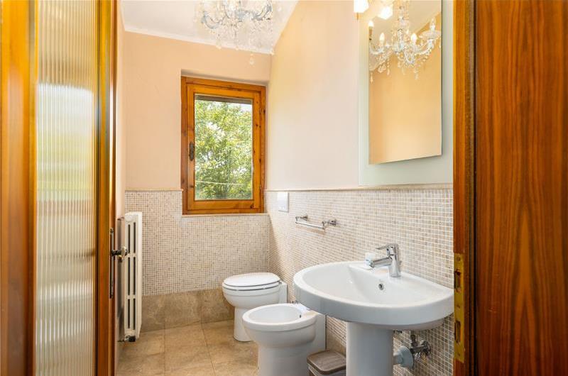 8 Bedroom Villa with Pool near Certaldo, Tuscany, Sleeps 14 - 15