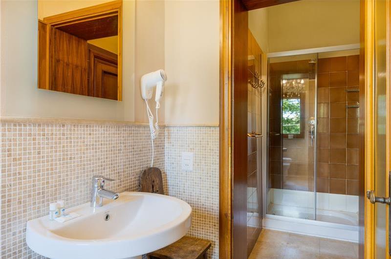 8 Bedroom Villa with Pool near Certaldo, Tuscany, Sleeps 14 - 15