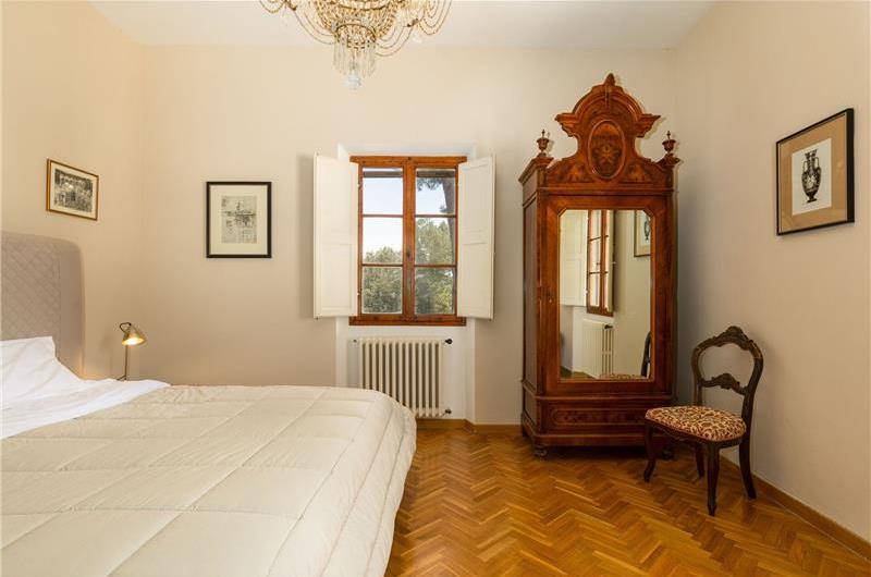 8 Bedroom Villa with Pool near Certaldo, Tuscany, Sleeps 14 - 15