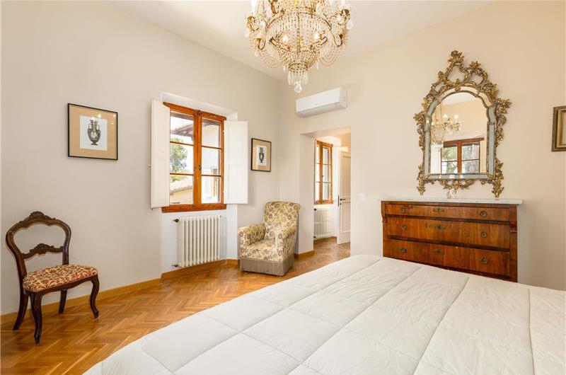 8 Bedroom Villa with Pool near Certaldo, Tuscany, Sleeps 14 - 15