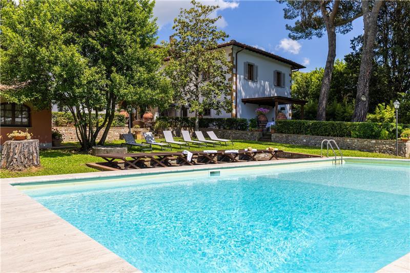 Villa in Tuscany, photograph 1