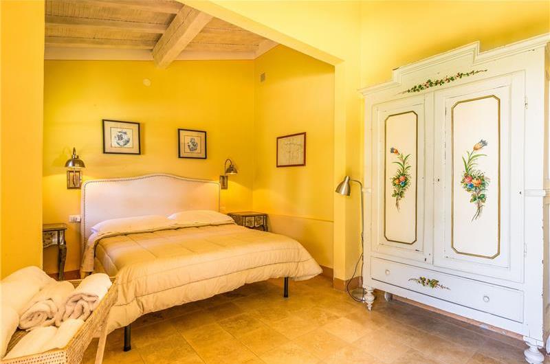 8 Bedroom Villa with Pool near Certaldo, Tuscany, Sleeps 14 - 15