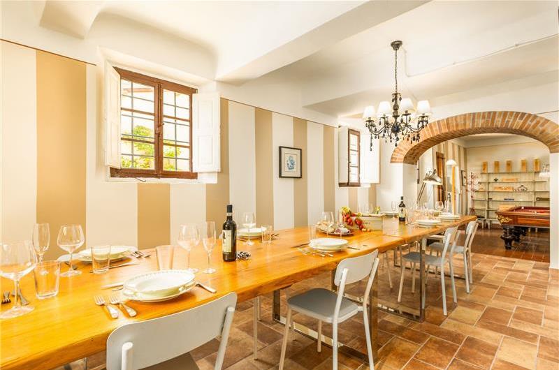 8 Bedroom Villa with Pool near Certaldo, Tuscany, Sleeps 14 - 15