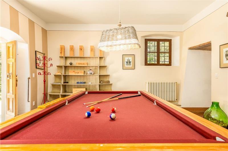 8 Bedroom Villa with Pool near Certaldo, Tuscany, Sleeps 14 - 15