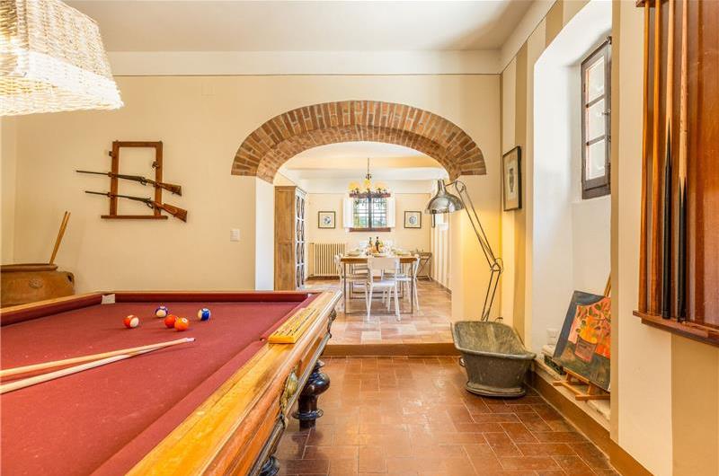 8 Bedroom Villa with Pool near Certaldo, Tuscany, Sleeps 14 - 15