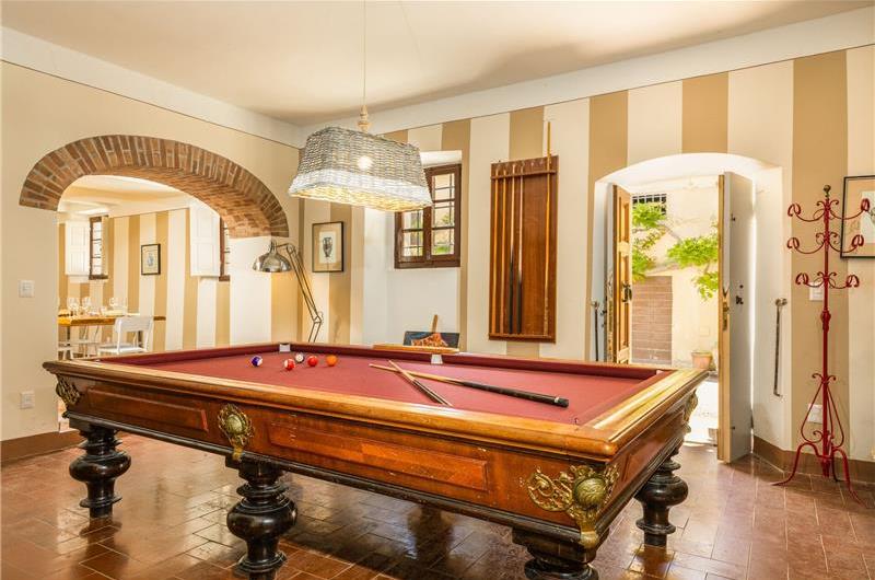 8 Bedroom Villa with Pool near Certaldo, Tuscany, Sleeps 14 - 15