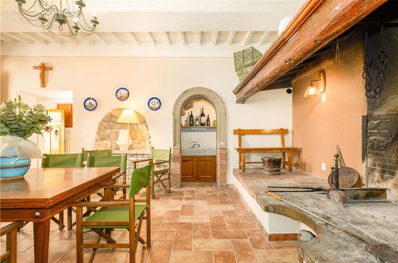 8 Bedroom Villa with Pool near Certaldo, Tuscany, Sleeps 14 - 15