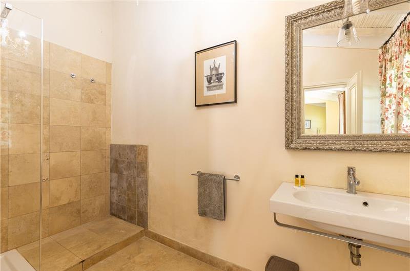 8 Bedroom Villa with Pool near Certaldo, Tuscany, Sleeps 14 - 15