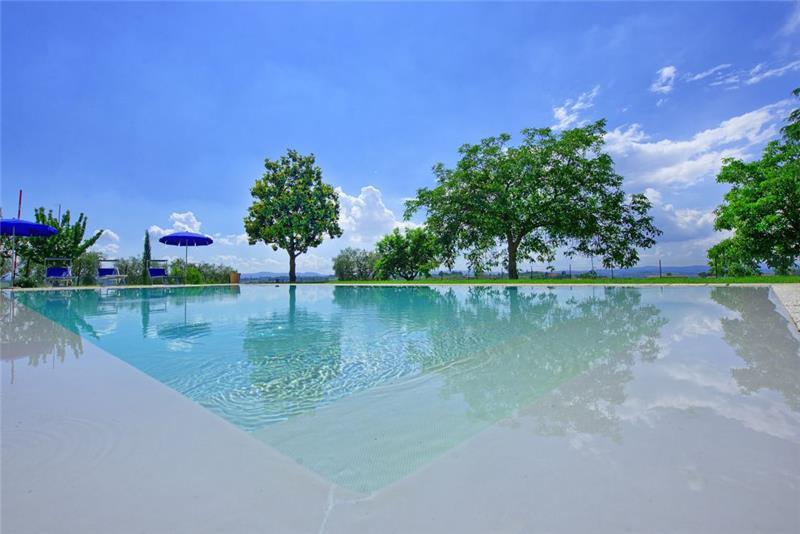 Villa in Tuscany, photograph 1