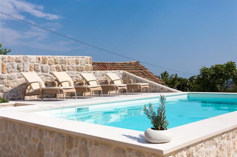 3 Bedroom Villa with Pool and Sea Views in Orasac near Dubrovnik, sleeps 6-8
