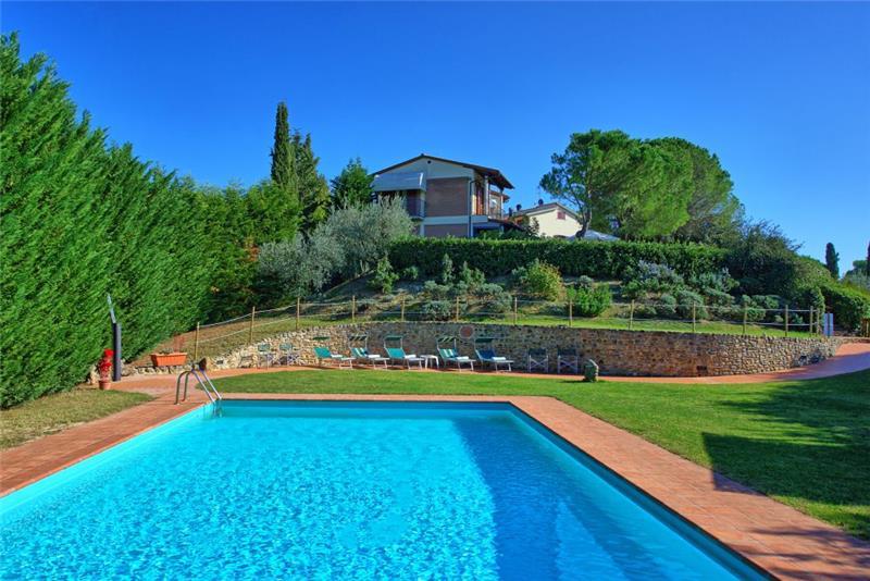 Villa in Tuscany, photograph 1