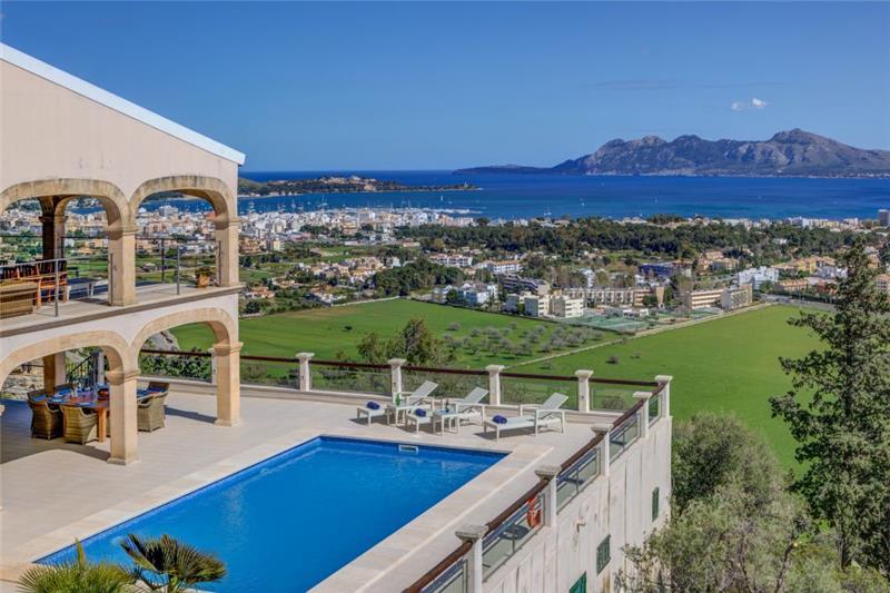 Sea-view villa in Mallorca, photograph 1