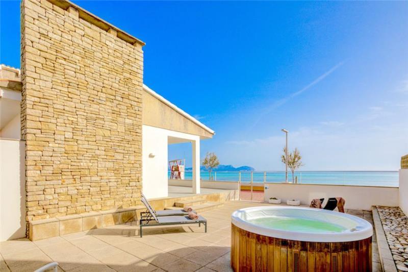 Sea-view villa in Mallorca, photograph 1