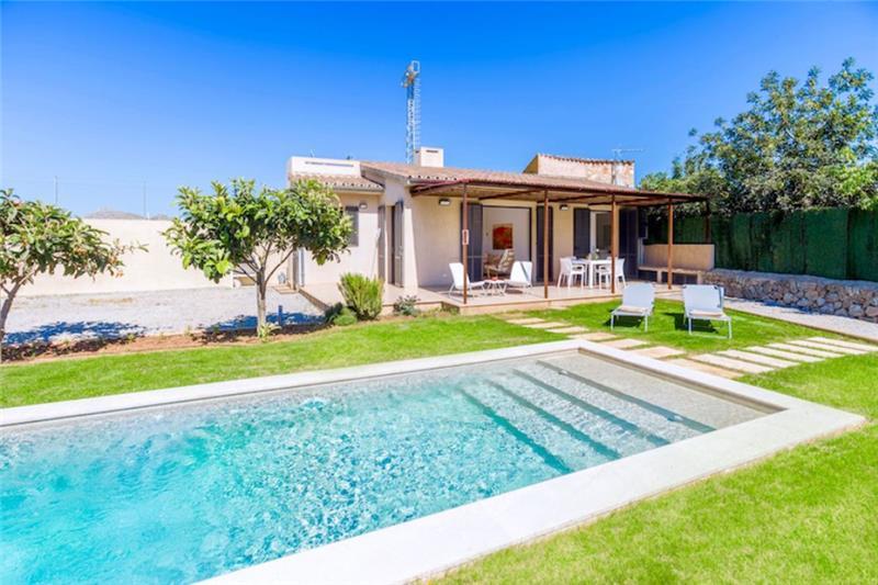 Villa in Mallorca, photograph 1